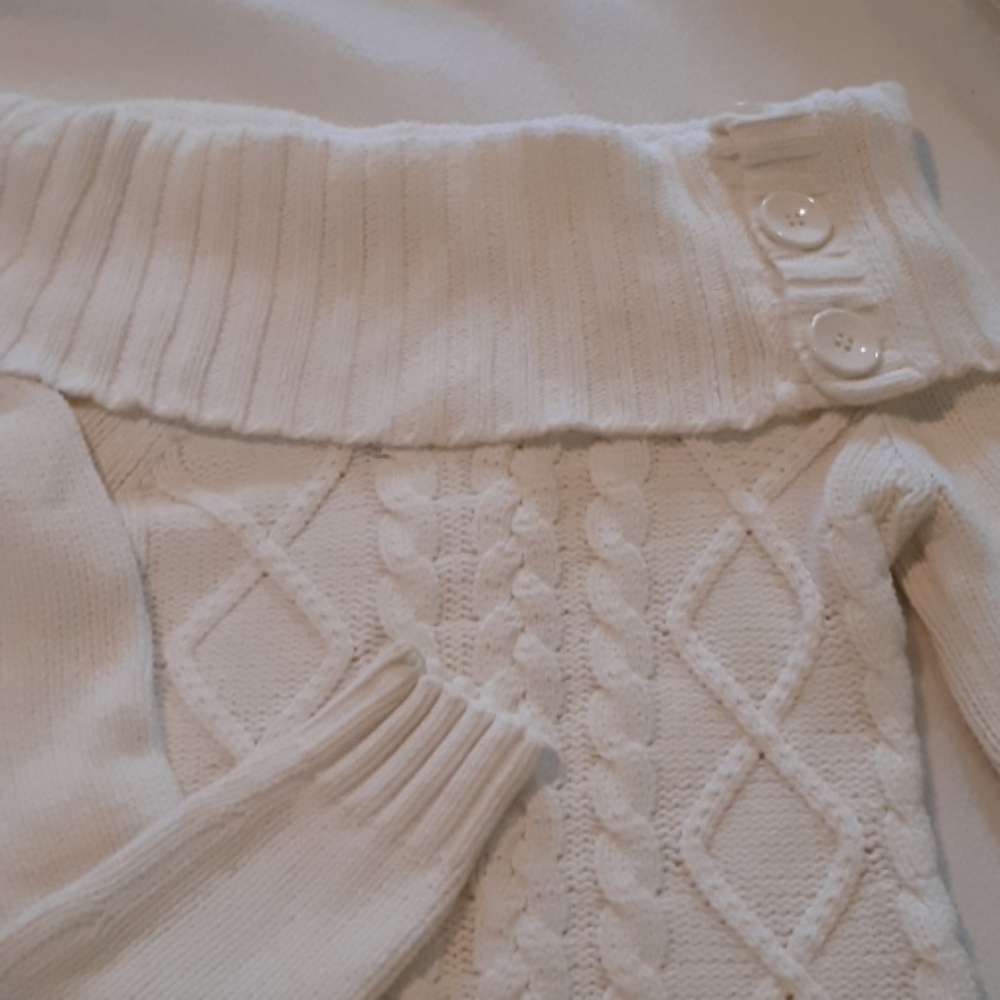 Guess - Picture 2 of 4